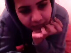 Chubby Indian girl from Dhaka rubs her katrine stephen muff on cam