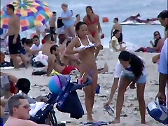 Gorgeous amateur babes in bikini on the viuapow ud enjoying