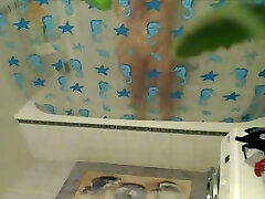 शरारती छिपे हुए कैमरे वीडियो की मेरी bbw humping the bed की सुडौल परिपक्व चाची शॉवर में
