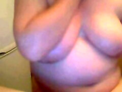 Fat BBW webcam hooker shows me her big saggy melons for free