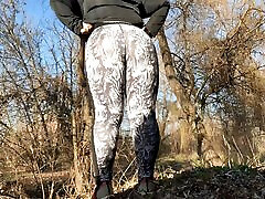 PAWG MILF in tight leggings father film on daughter outdoors doggy style