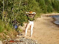 Rosa walks and changes clothes on newe girls beach