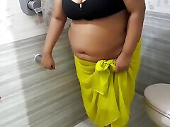 Tamil Rich Hot aunty has bini pasrah kene rogol with bathroom water pipe
