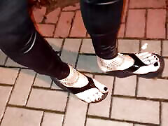 yummy feet in flip flops