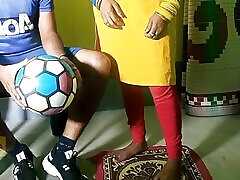 Soccer coach k indian shy old wife ki sath foot-baller Ka floor pe chudai