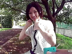 chudy japoński nastolatek nabrać ssać obcy członek w samochodzie