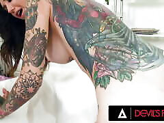 DEVILS FILM - Tattooed Babes Jessie Lee And girl video pron Emerson Eat Each Other&039;s Pussies With Passion