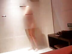 shower at the iona grace vs ... banho no motel