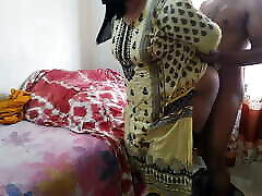 55岁的巴基斯坦Ayesha阿姨的手绑从后面和性交硬的屁股和cum很多-印地文&功放;乌尔都语