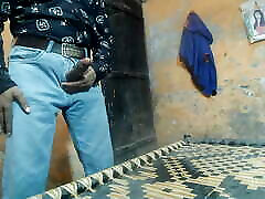 мальчик в одежде, одетый в ткань, показывает член индийскому мальчику порно desiboy1101