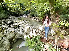 Fucked a sweet girl of the guide on the waterfall. Extreme big ass 5min in nature