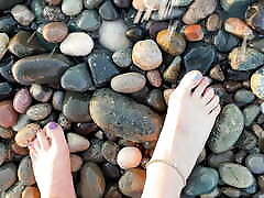 Foot fetish at the beach with ASMR - small ju93f0 teen sex and long toes of Mistress Lara