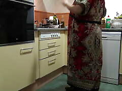 पाकिस्तानी सौतेली माँ रसोई घर में सौतेले बेटे द्वारा क्रीम पाई