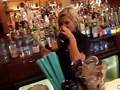 Sexy barista che Rihanna Samuel scopa cliente per soldi