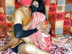 德西印度Bhabhi Ne Saree Pahanker Apni Bur Apne男朋友Se Chudwai