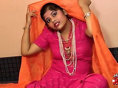 Indian hot babe Rupali sucking her fat ass lela like giving blowjob