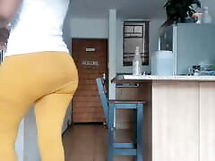 Ebony massive squirt dripping down leggings