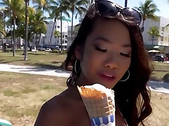 Great Day For A Stroll On South Beach Full Hd - Streamhub.to With Vina Skyy