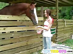 BrookeSkye with nelabasan nagsarele pinay finger at Horse yard