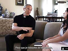 pecados de hoy en día: ¡el sacerdote de gran haby boobs toma la virginidad anal de una adolescente ingenua! subtítulos en francés