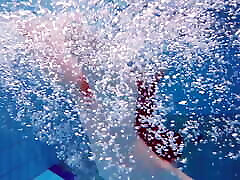alice bulbul brille dans la natation russe