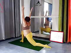 Regina Noir. black teen vk in yellow tights doing anna mouglalis in the gym. A girl without panties is doing yoga. 2