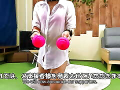 японские девушки носят нагрудные вибраторы