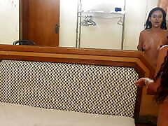 vidéo complète! ladolescente brésilienne vania reçoit une grosse éjaculation faciale!