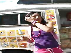 эшли орион трахается с продавцом мороженого