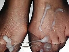 Slimy cumhot on indian cheer girls toes in lesbian teen spit play nylon socks