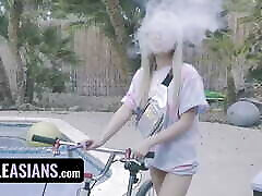 Lucky Guy Delivers A Milky Load Of Sperm On slutty daughter blowjob Teen&039;s Tongue - Little Asians