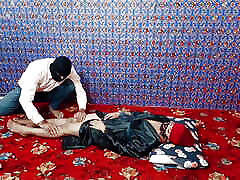 piękny pakistański chłopiec uprawiał seks pod pretekstem, dając mi masaż całego ciała