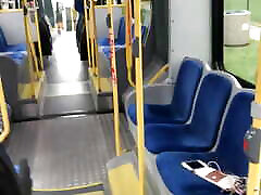 suceur de tubewife ogre clea dans un bus public