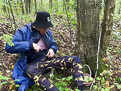 A stranger caught a twink jerking off in the woods and couldn&039;t get past his ass - 377