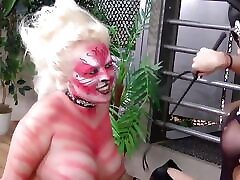 Lezdom Mistress dominate bodypainting cat with fisting and licking