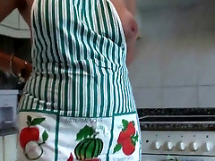 Smoking Fetish - 006 Ugly mom brazil facesitting fetish in the kitchen