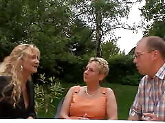 角质扫平家庭主妇拍摄一个色情视频与她的丈夫和惊人的西蒙斯