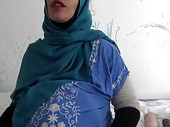 Algerian slut wants to tear up every day while she's pregnant