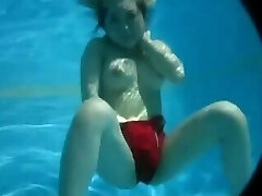 Japanese girl underwater pleasure