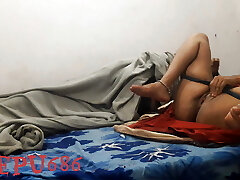 Pati ke dost se chudwai, pati ke sone par., Indian doll fuckfest with husband's friend