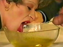 Babcia pije mocz & szcza jego satyriasiss