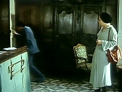 linda dulce chica rubia francesa lame sensualmente la punta de la polla