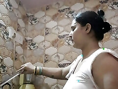 bhabhi ji dans la rue