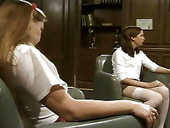 bonitas chicas lesbianas francesas disfrutando en el aula