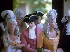 de merveilleuses putes blanches aristocratiques partagent une grosse bite noire