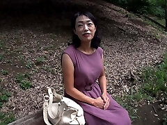 H053G04 A plain 60th birthday mature woman is a shaved pussy! An elementary aunt makes a body with an fine sensitivity shake