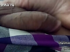 Legitimate Yo Thai Homemade.เอาเท้าถูควยจนแข็งเลยโดนเยดสะแตกในสะเลย