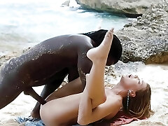 BLACKED Scarlett & Honour get ultra-kinky poolside service