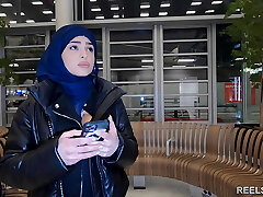 The veiled Iranian NADJA LAPIEDRA gets smashed anal in the toilet and in a corridor to pay for the plane !!!