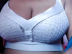 Sister-in-law Applied Oil on Her Hot Stunning Boobs